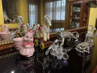...i cristalli, le statuine di porcellana...